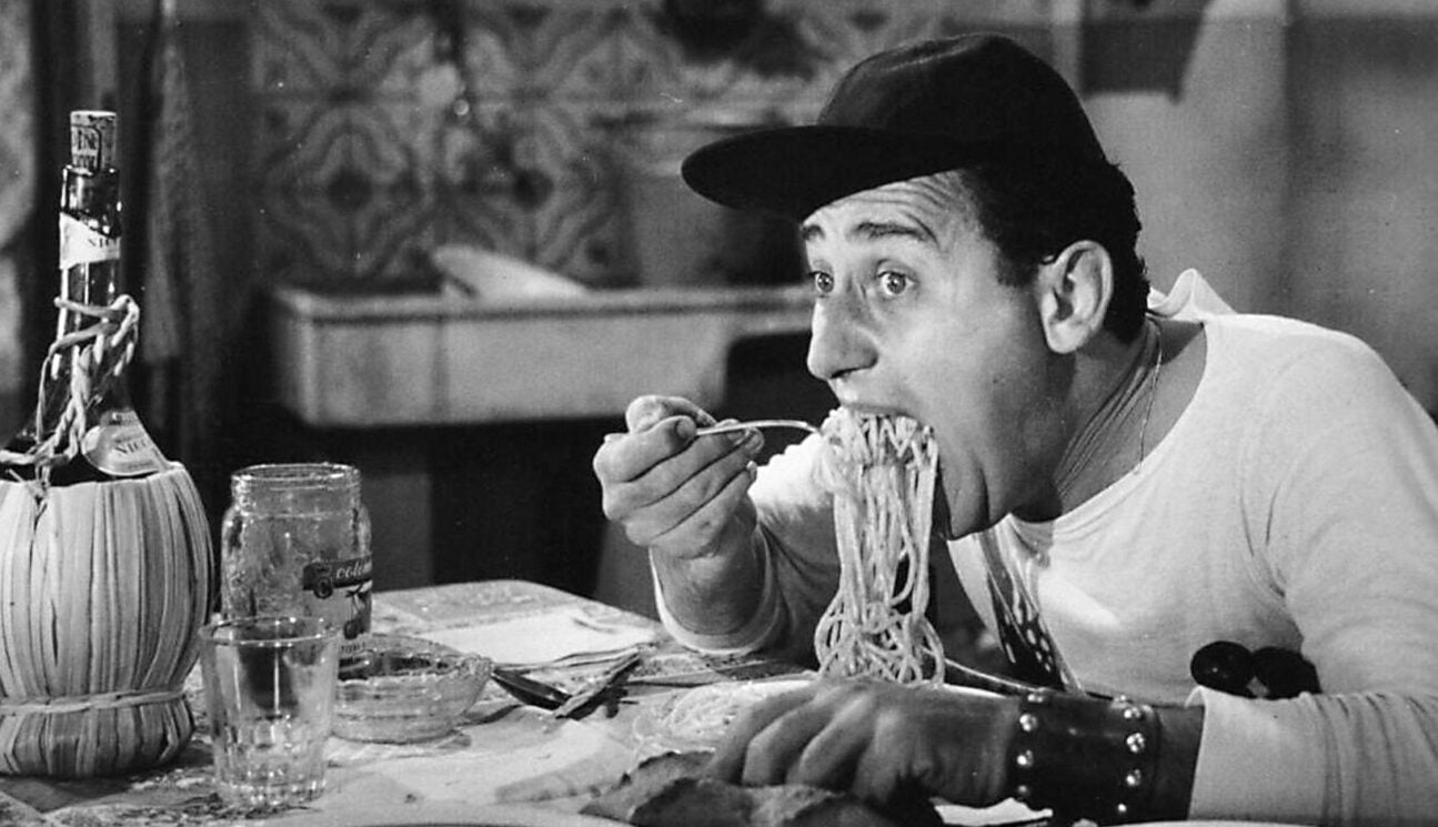 Alberto Sordi eating spaghetti in "Un americano a Roma", movie 1954. 